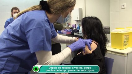 Depois de receber a vacina, corpo precisa de tempo para criar anticorpos