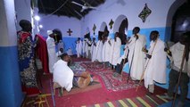 لاجئون أثيبويون في السودان يصلون خلال قداس عيد الميلاد من أجل العودة إلى ديارهم