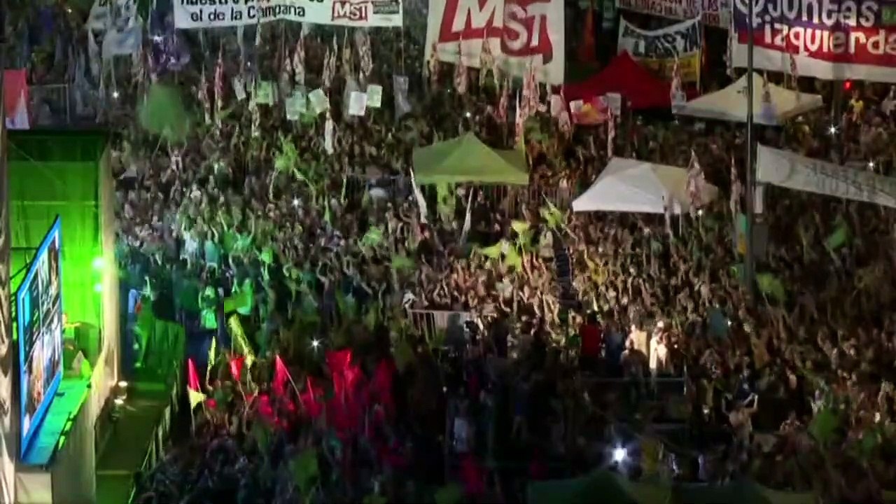 Argentinier feiern Legalisierung von Abtreibungen