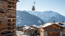 Over 200 UK Tourists Abandon Quarantine at Ski Resorts in Switzerland