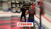 Clarence Seedorf s'essaie à la boxe - Foot - WTF