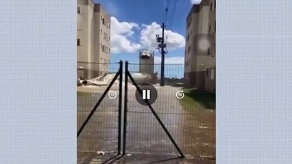 Caixas d'água cedem em condomínio de Cariacica