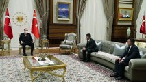 Cumhurbaşkanı Erdoğan, Viyana'daki terör saldırısında yaralanmasına rağmen bir polis memurunu kurtaran Recep Tayyip Gültekin ve Mikail Özen'i Cumhurbaşkanlığı Külliyesinde kabul etti.