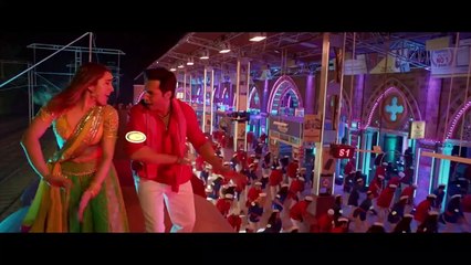 Coolie No. 1 (2020 film) Varun Dhawan, Sara Ali Khan (Before Interval)
