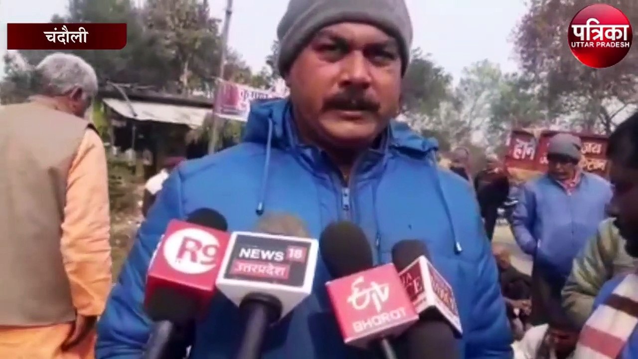 धान खरीद में धांधली का आरोप लगा कर किसानों ने स...