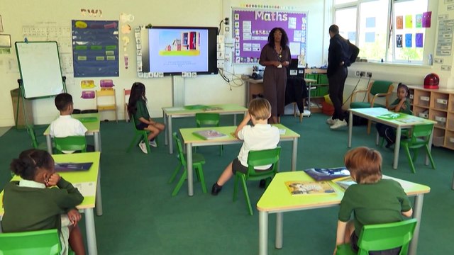 COVID-19: Στα εμβόλια οι ελπίδες του πλανήτη για τη νέα χρονιά