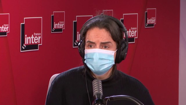 En ce 31 décembre... Nous vivons une époque tellement dure que nous avons encore plus besoin de champagne ! , s'exclame la romancière Amélie Nothomb