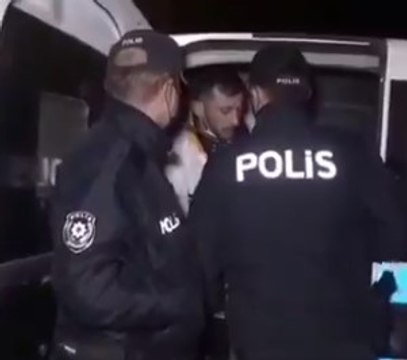 Polise direndi direndi direndi sonunda helal olsun dedirtti