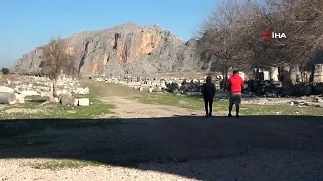 Anavarza Antik Kenti 7 bin yıllık tarihe ışık tutuyor