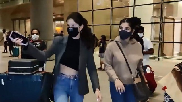 Maheep Kapoor with Shanaya Kapoor and Jahaan Spotted at the Airport | SpotboyE