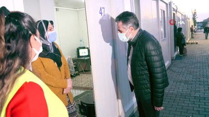 Başkan Sandal, Uzundere'deki depremzedeleri unutmadı