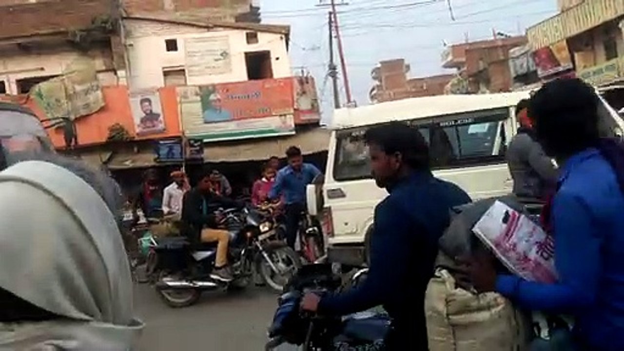 कोराव नगर पंचायत में लगा घंटों जाम फसी एंबुलेंस