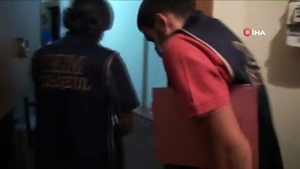 FETÖ üyeliğinden aranan kadın öğretmen hücre evinin bulunduğu binada yakalandı