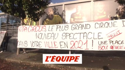 Des supporters devant le Stade de la Beaujoire - Foot - L1 - Nantes