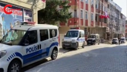 3 çocuklu kadını, babası boğazından bıçakladı