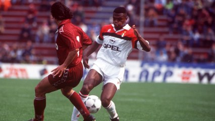 下载视频: #OnThisDay: 1994, il primo gol di Desailly in rossonero