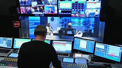 "Pas de gestes barrières, des câlins" : 2021 déjà célébré à l'autre bout du monde