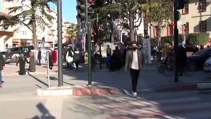 Vatandaş yılın son gününde sokaklara akın etti