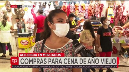 Aglomeración en los mercados a pocas horas de recibir el Año Nuevo