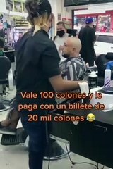 Comercio despide a barbero que hizo pesada broma a vendedor de papas
