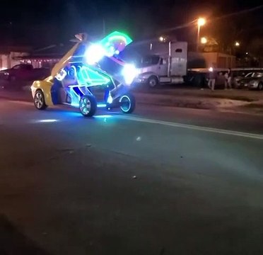 Sa voiture devient un Transformers !