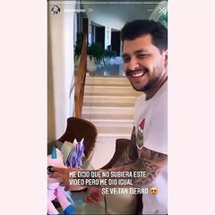 El tierno video de Christian Nodal peinando un pony de juguete