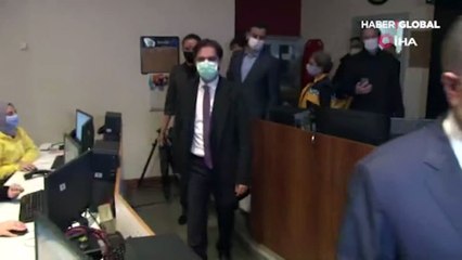 Sağlık Bakanı Koca, 2021 yılının ilk bebeğinin ailesini kutladı