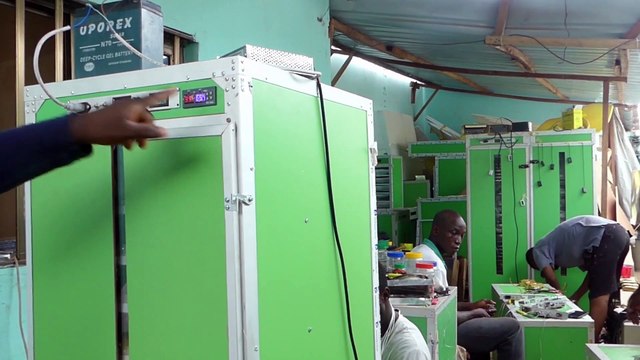 TOGO- Découvrez la couveuse automatique à gaz et à panneau solaire
