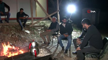 Paralarını alamadıklarını iddia eden işçiler yılbaşı gecesi şantiyede mahsur kaldı