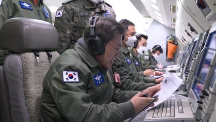문 대통령, 공군지휘통제기 지휘비행...영공 방어 점검 / YTN