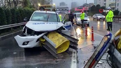 Polis aracı bariyerler ok gibi saplandı