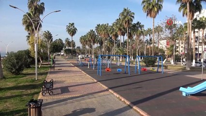 Mersin'de yılın ilk günü cadde ve sokaklar boş kaldı