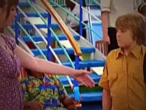 The Suite Life On Deck S01E01 - The Suite Life Sets Sail