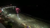 Río de Janeiro da la bienvenida al año con discretos fuegos artificiales