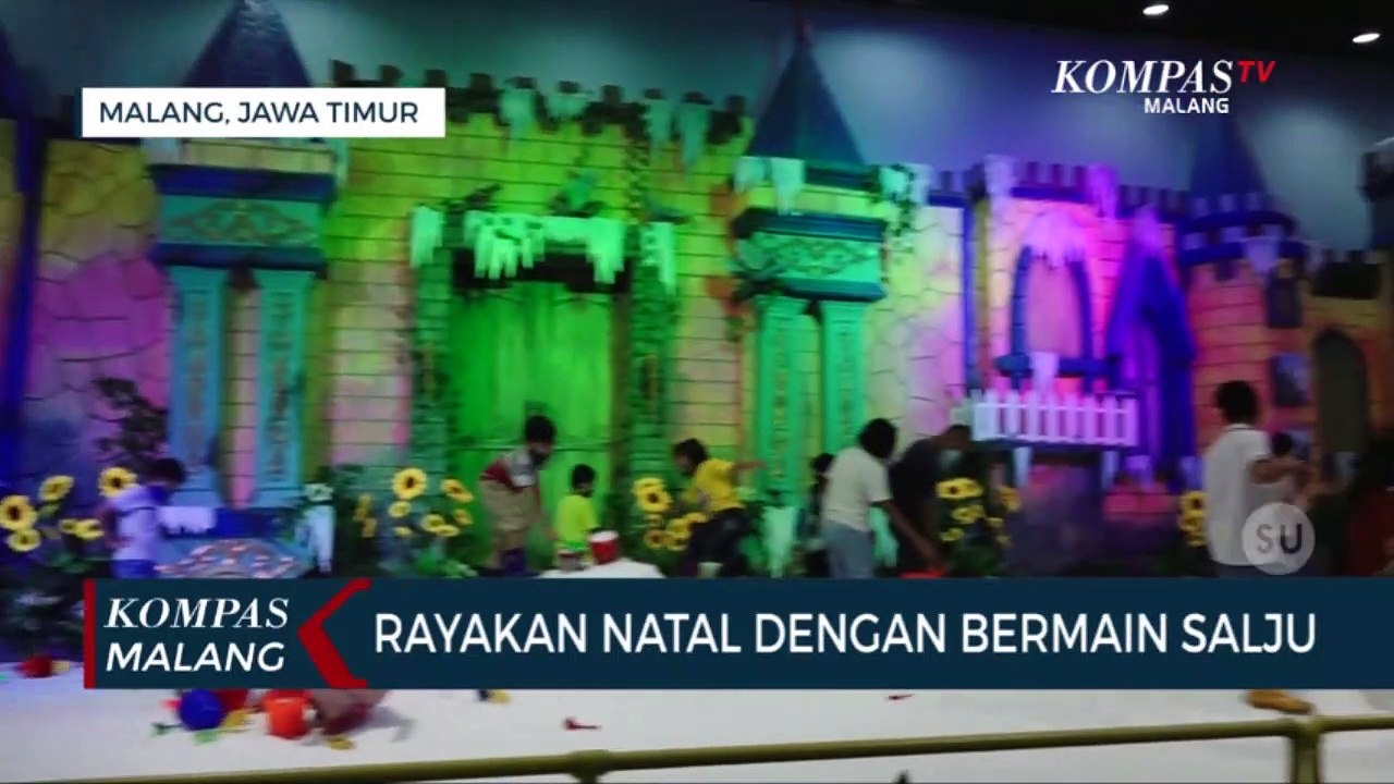 Bermain Salju di Malang Smart Arena