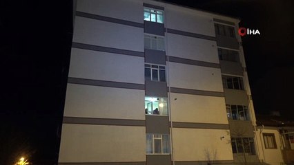 Yeni yıla maskelerini pencerelerden atarak girdiler