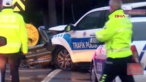 Polis aracı bariyere çarptı | Video