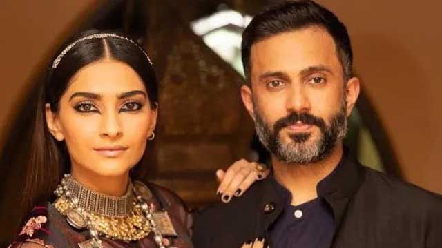 Sonam Kapoor Ahuja and Hubby Anand Ahuja End 2020 With A Sweet Kiss