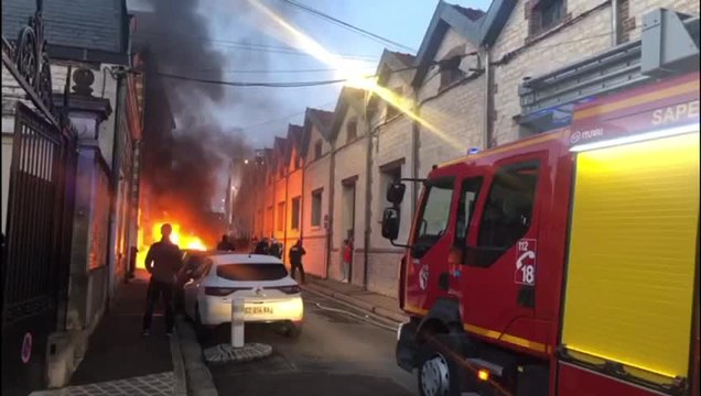 Feu de voiture rue Courtalon à Troyes
