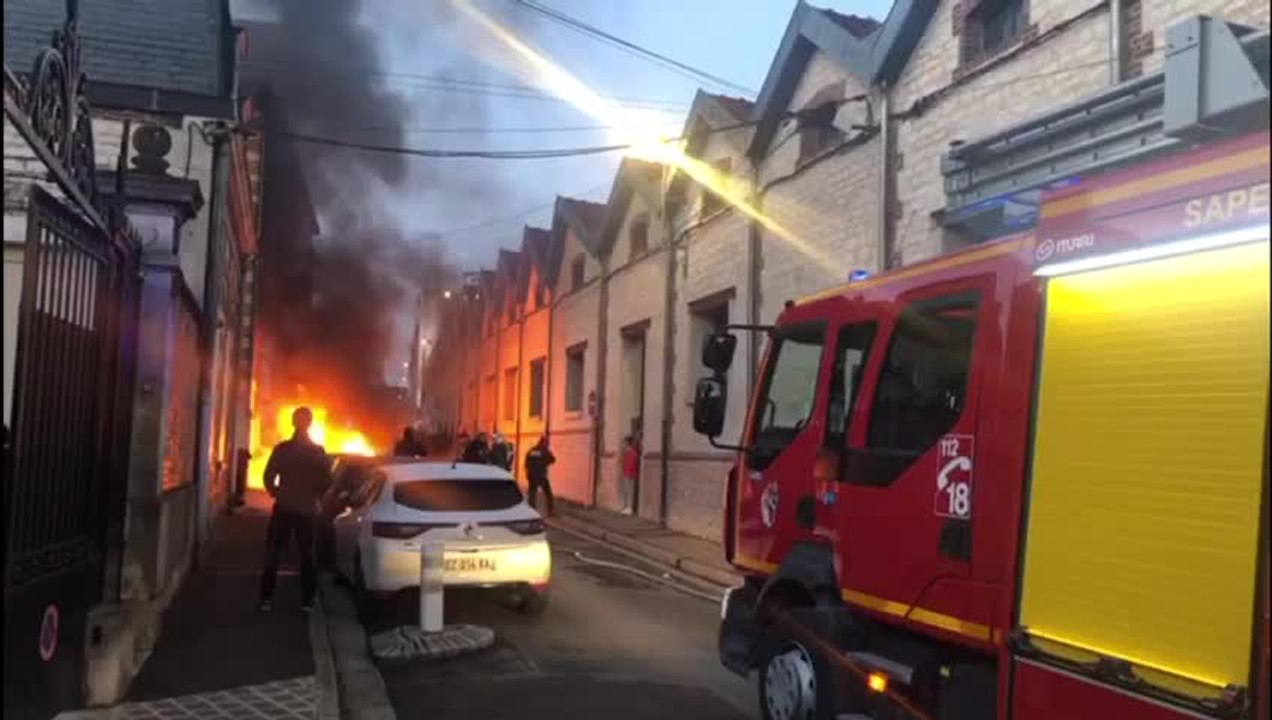 Feu de voiture rue Courtalon à Troyes
