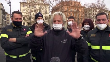 I tuffi di Capodanno. Da Roma a Lisbona, una tradizione che non si ferma