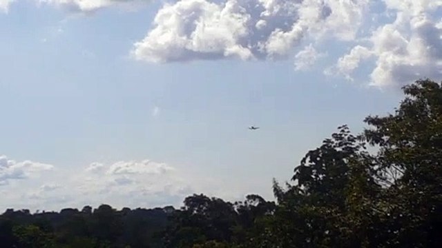 Boeing 737-800 PR-GUT na aproximação final antes de pousar em Manaus vindo de Belém do Pará