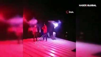 Kısıtlamada meşaleler yakıp havaya ateş ettiler