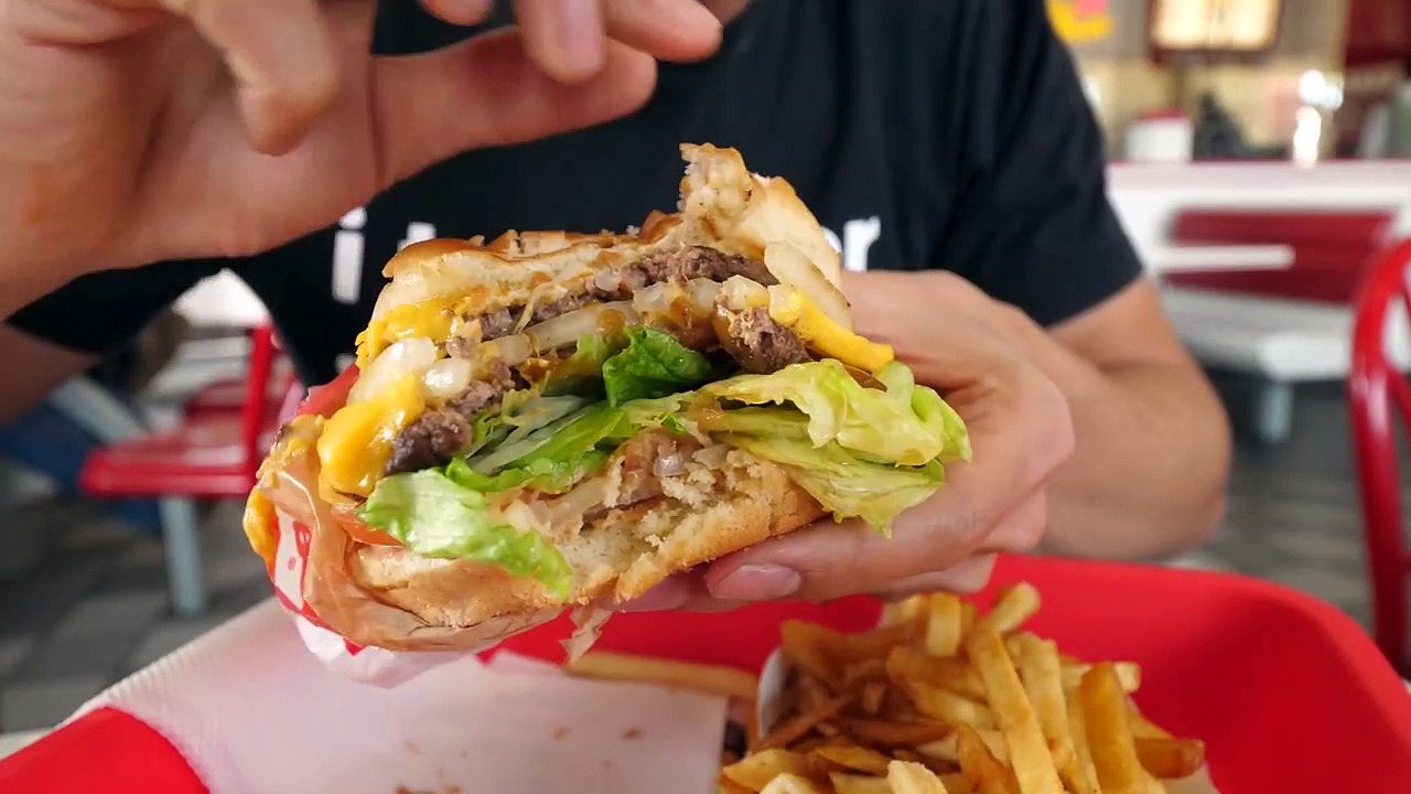 In-N-Out Burger VS. Five Guys (American Fast Food Review!)