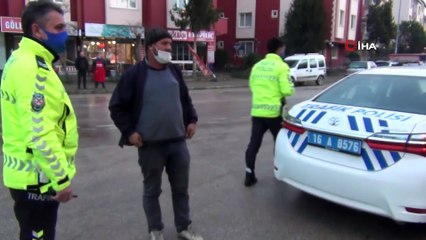İsyanı kabahatinden beter...Alkollü ve ehliyetsiz işçi taşıyan sürücü kaza yapınca yakalandı, ekiplere böyle tepki gösterdi