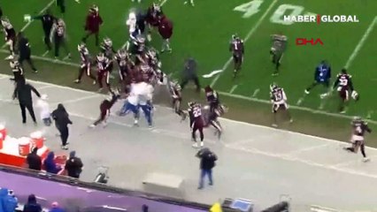 Amerikan futbolu turnuvasında yumruklar havada uçuştu