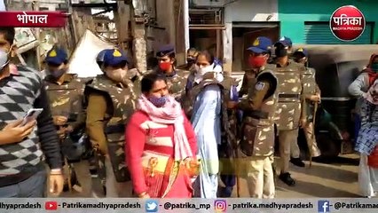 VIDEO: जिला बदर बदमाश बॉबी का अवैध निर्माण तोड़ा