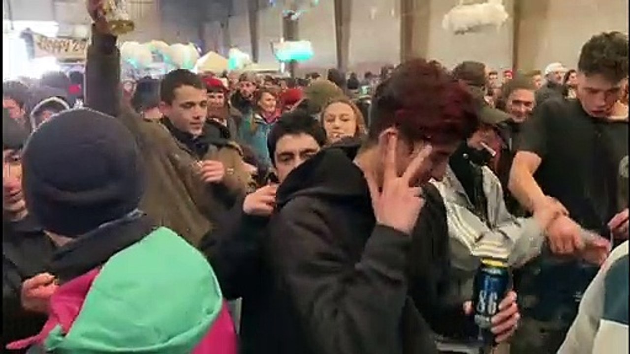 Illegale Silvesterparty mit 2500 Menschen sorgt in Frankreich für Aufsehen