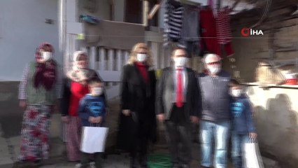 Yeni yılın ilk günlerinde çocukların hediyeleri evlerinde verildi