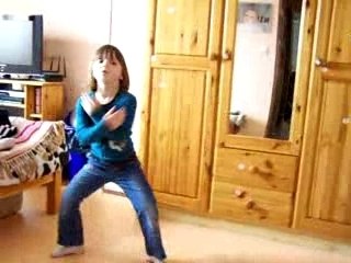 MARINE S EXERCE A LA DANSE